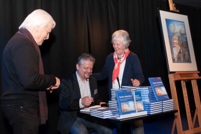 Buchpraesentation Signierung